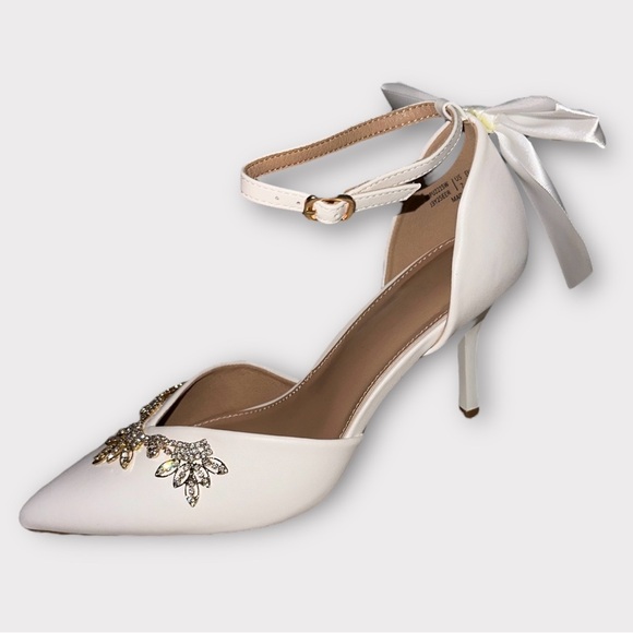 Emilie Bridal brand new custom pumps with bows - Picture 4 of 5
